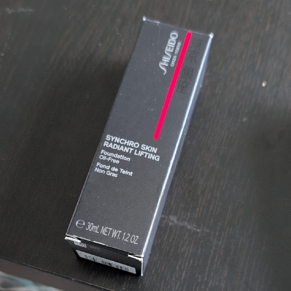 Shiseido Synchro Skin Foundation in Black and Red